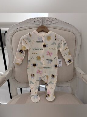 🐝 0~3 Mth Baby Footed One-Piece Pajamas in Cream with Bug Print 100% Cotton NWT